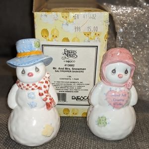 Precious moments Mr and Mrs snowman salt and pepper shakers